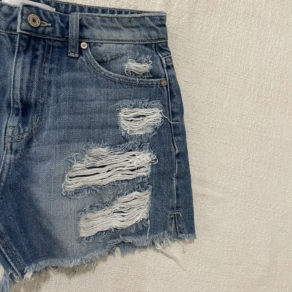KanCan mid rise distressed raw hem denim‎ Jean shorts Size Medium Vacation Boho